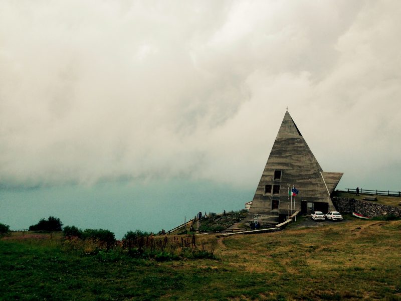 Piramide in onore di Napoleone, Lago del Moncenisio, Francia